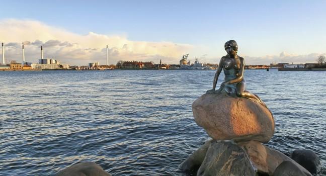 The monument of the Little Mermaid in Copenhagen, Denmark, Europe
