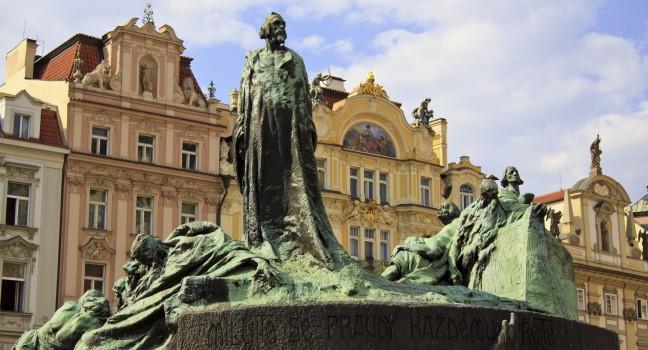 Travel in Prague, Old Town Square (Staromestske namest&#xc3;&#xad;), Jan Hus monument.