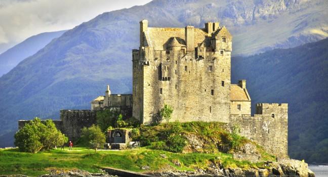 Eilean Donan Castle is a small island in Loch Duich in the western Highlands of Scotland. It is connected to the mainland by a footbridge and lies about half a mile from the village of Dornie.; Shutterstock ID 105740699; Project/Title: Fodor's Scotland; De