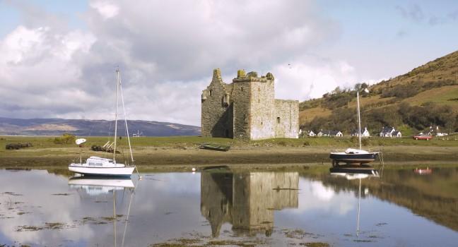 Castle ruins at Lochranza on the isle of Arran in Scotland; Shutterstock ID 11712748; Project/Title: Scotland ebook